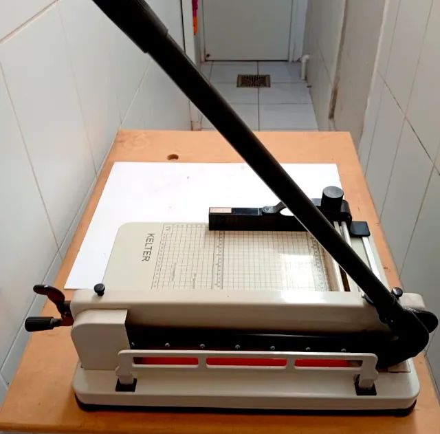Guilhotina Manual A3 44cm de boca para até 400 folhas 75g - Foto 2