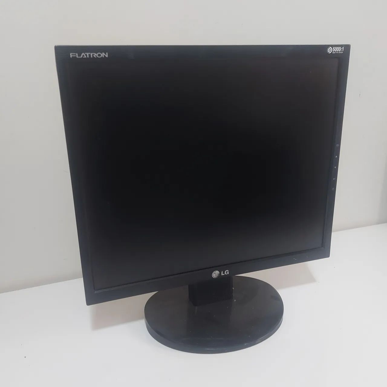 Monitor LG Flatron L1753T-BF usado