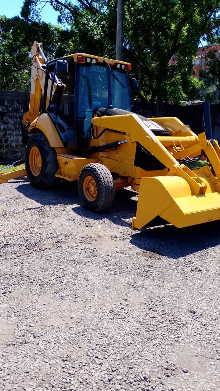 Retroescavadeira Caterpillar 416E