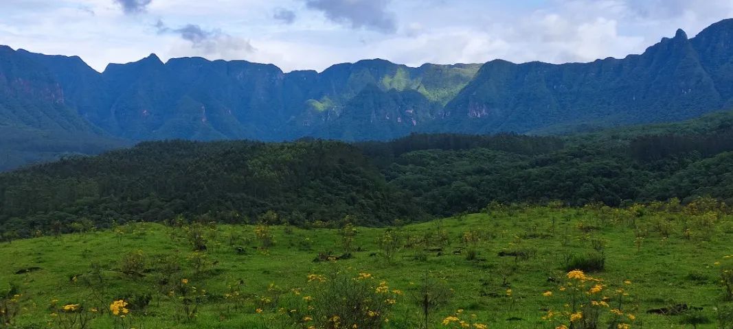 Sitio Próximo a Serra do Corvo Branco, Pirâmides Sagradas e Pedra Furada- 4 hectares