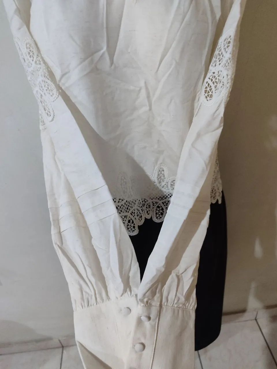 Blusa Bordada Viscose e Linho P  - Foto 2