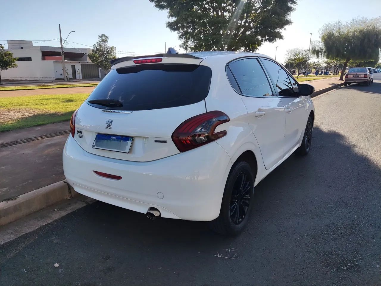 Peugeot 208 Active Pack 1.2 Flex 12V 5P Mec. 2017 - Foto 3