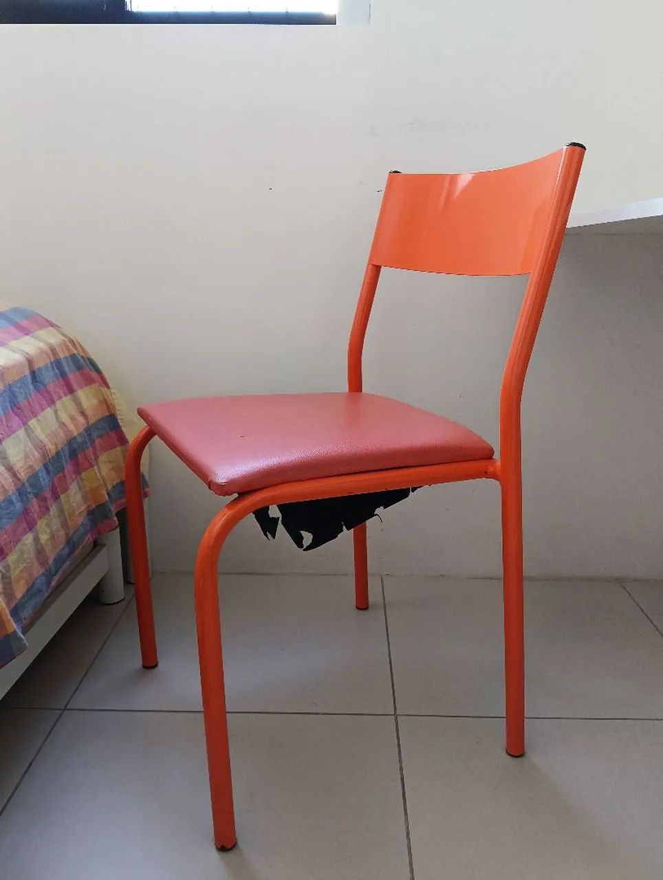 Cadeira de escritório laranja - Foto 3