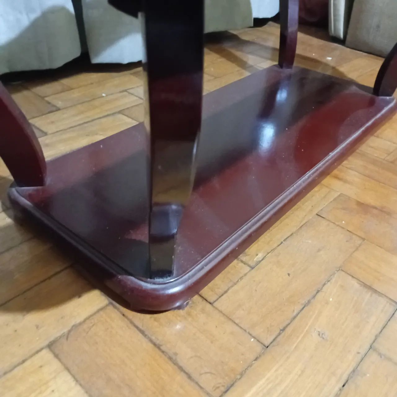 Mesa de Centro Clássica em Madeira com Tampo de Vidro - Foto 4