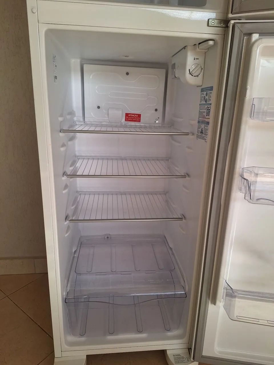 Vende- se Geladeira 260 litros Eletrolux/frost free - Foto 4