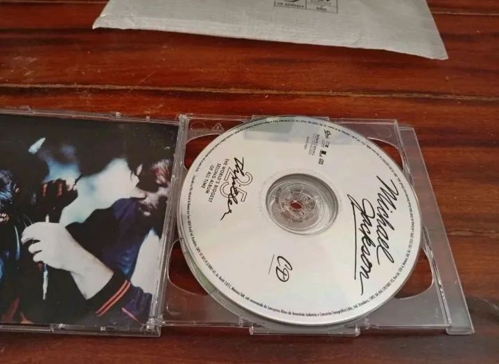 Cd e dvd Michael Jackson comemorativo 25 anos de Thriller  - Foto 5