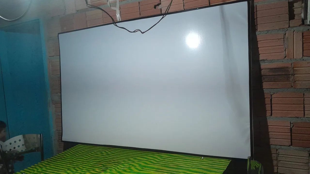 Vendo essa tela de projetor de 100 polegadas apenas 250 - Foto 2