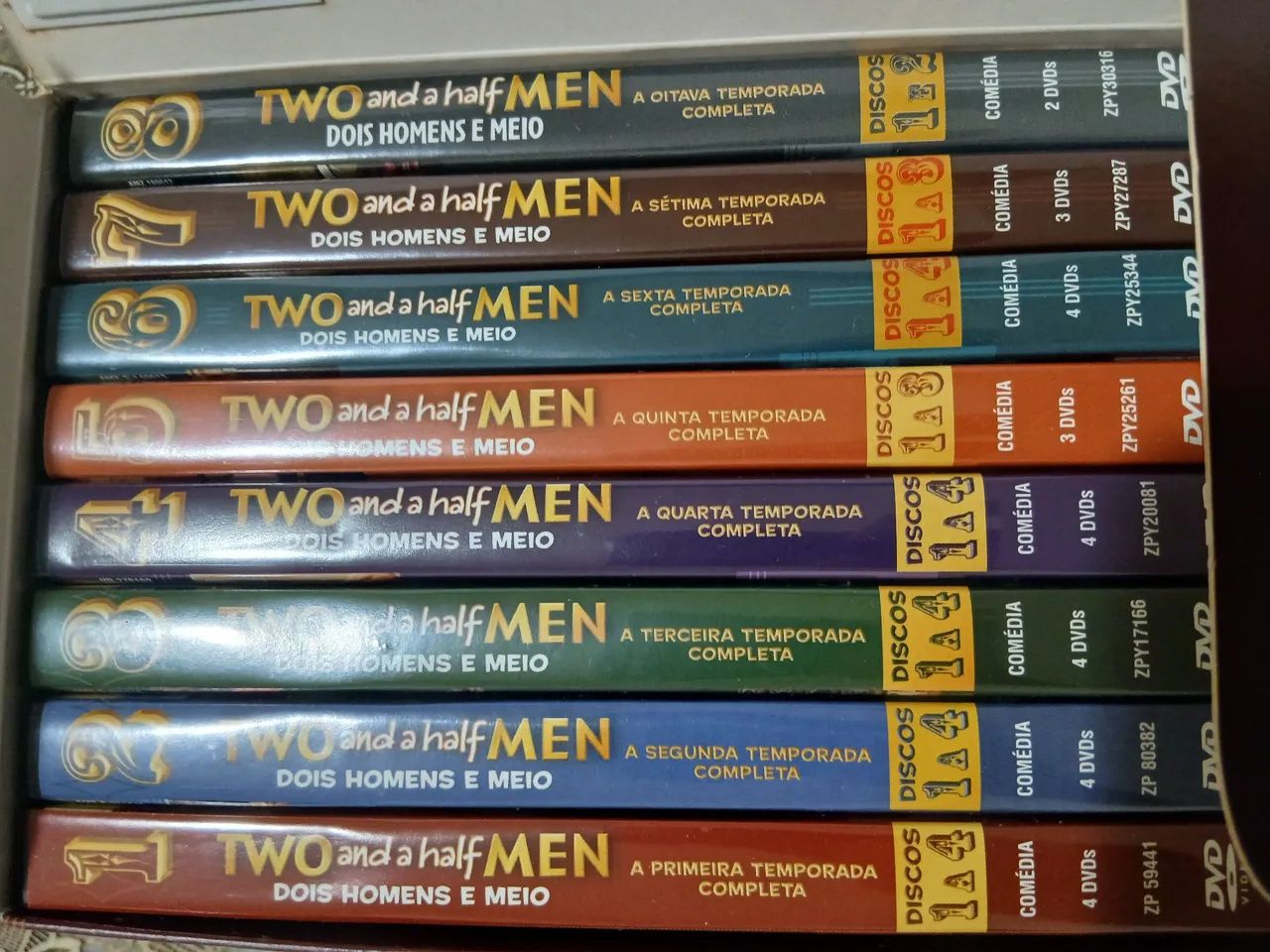 DVD Two and a Half Men Dis Homens e Meio Box com 28 DVDs originais