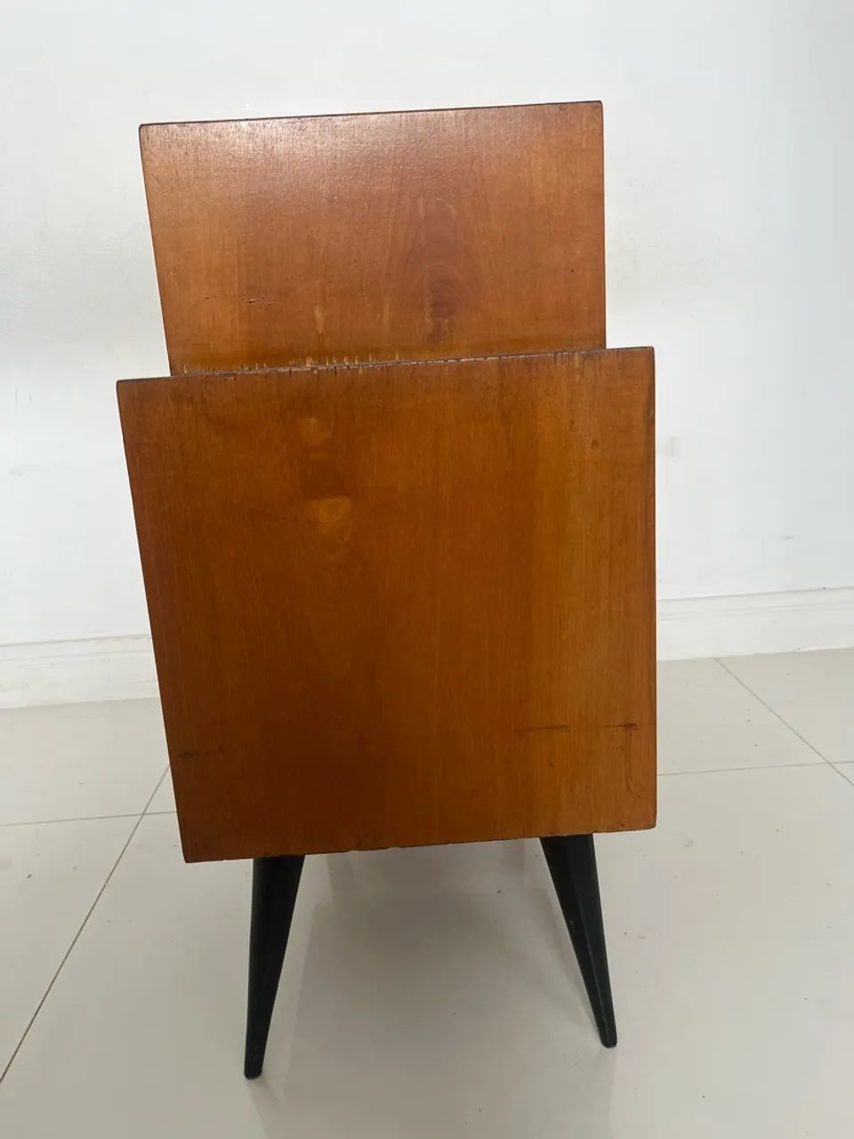 mesa lateral com nichos geométricos assimétricos - Foto 4