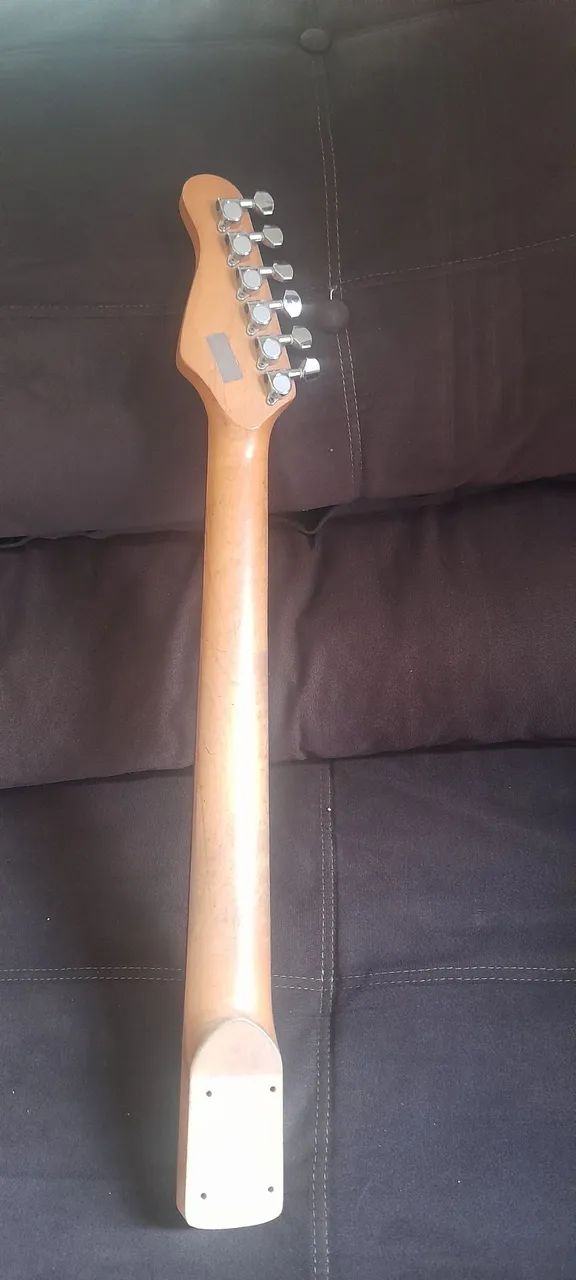 Braço de guitarra stratocaster com tarraxas  - Foto 3