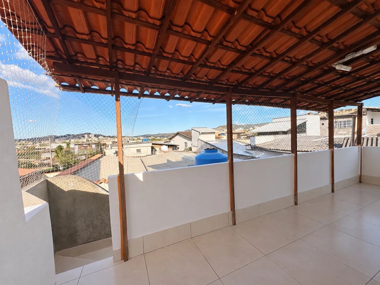 Casa ampla 220 m² com terraço, varanda e área externa - Foto 4