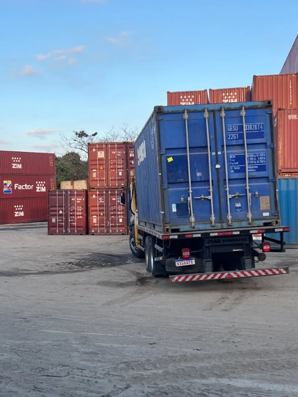 Container de cia marítima 