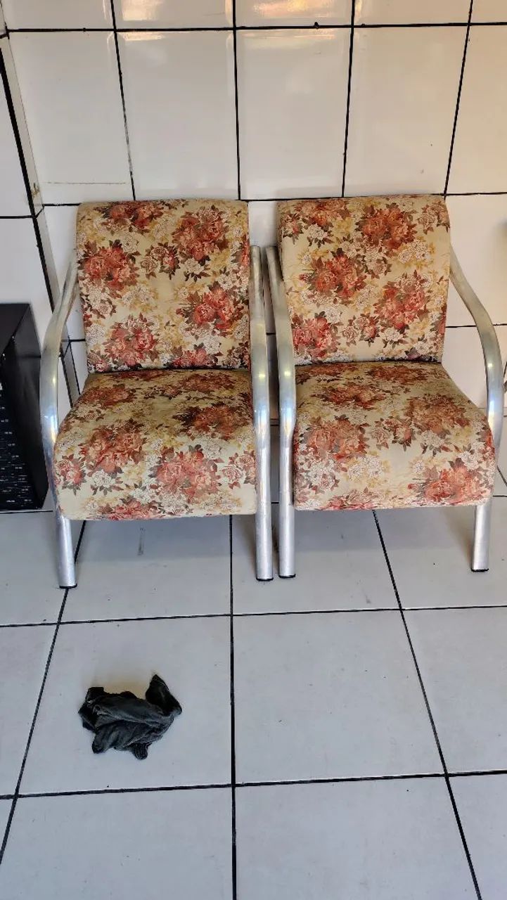 2 Poltrona florida em bom estado