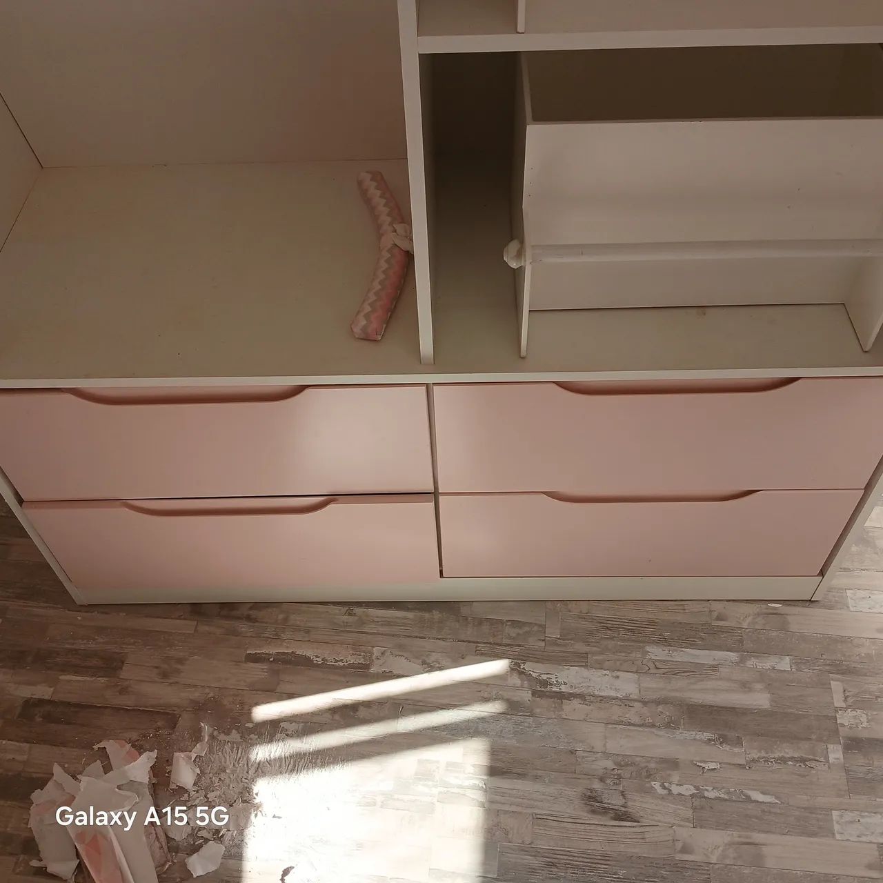 Guarda roupa braco e rosa 2 portas 4 gavetas - Foto 5