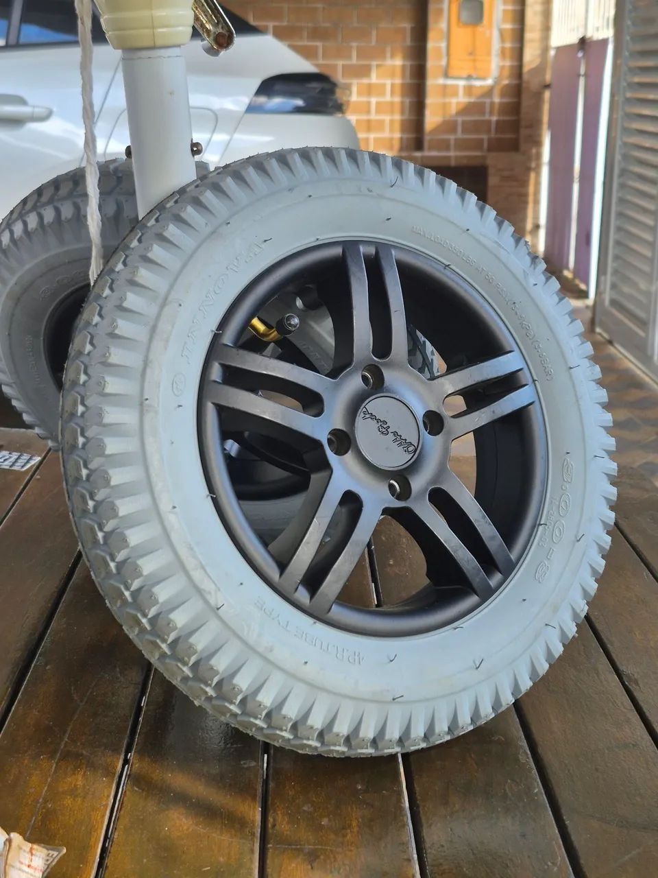 Roda completa com pneu e câmera cadeira motorizada ottobock b400 