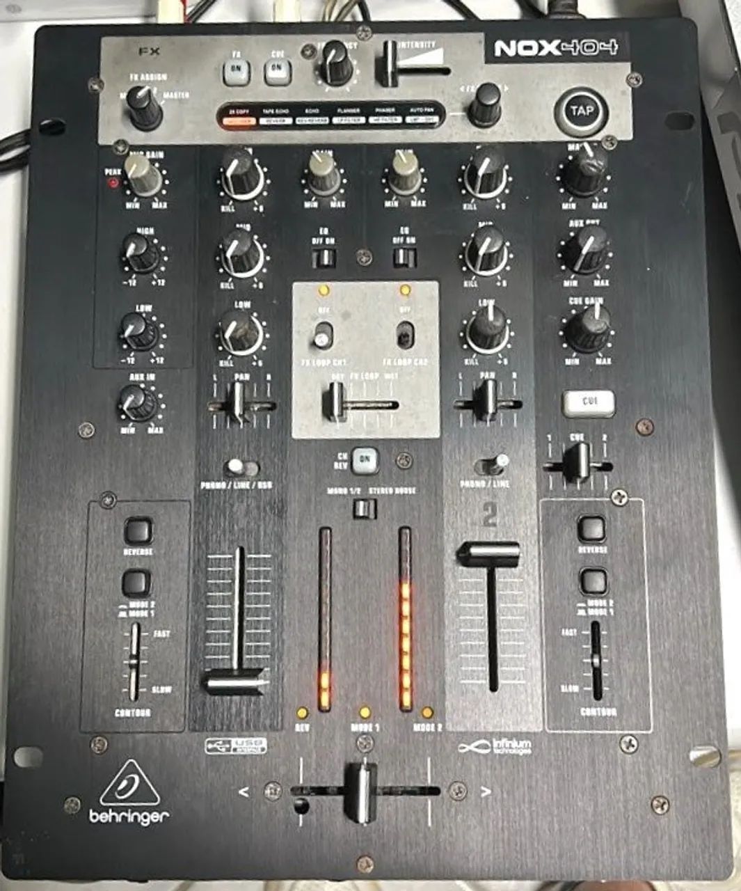 Mixer DJ Behringer NOX 404 FX 2 CANAIS