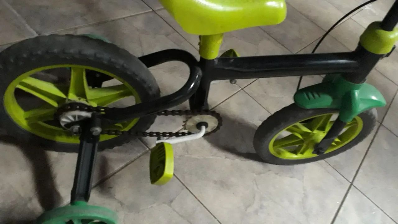 Bicicleta infantil com rodinhas  - Foto 2