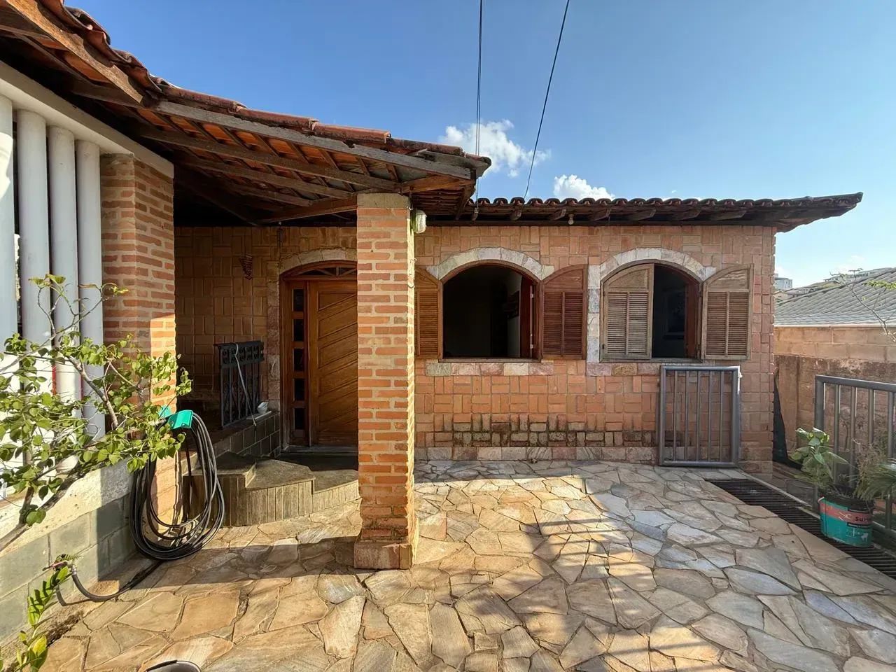 Casa com 4 quartos sendo 1 suíte e 3 vagas - Foto 3