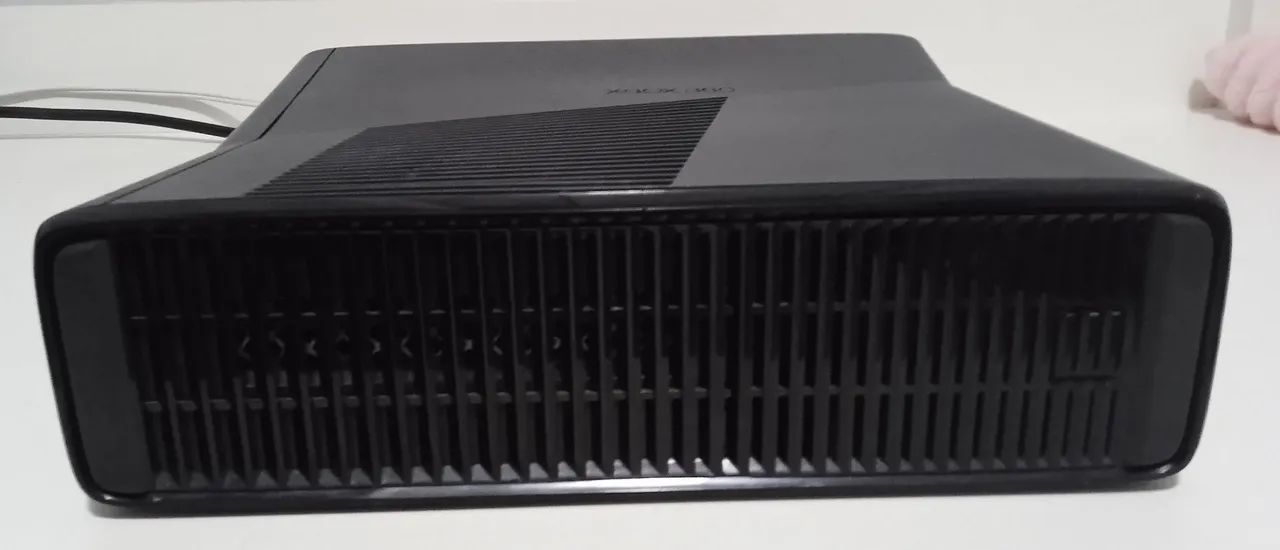 XBOX 360 slim com defeito - Foto 4