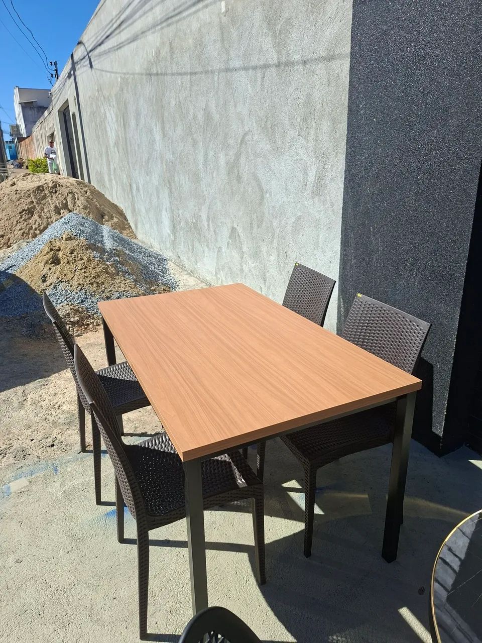 Mesa de madeira com cadeiras  - Foto 4