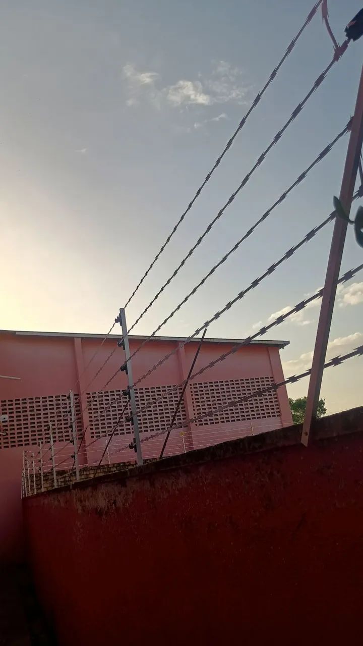 Instalação de cerca elétrica, câmeras e motor de portão  - Foto 4