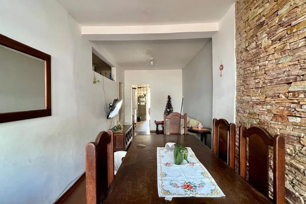 Casa à Venda - Colégio Batista, 3 Quartos, 330 m2