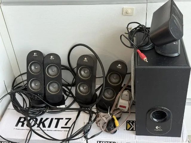 Caixas de som Logitech X-530 5.1 - Aparelhos de Som - Praia Brava