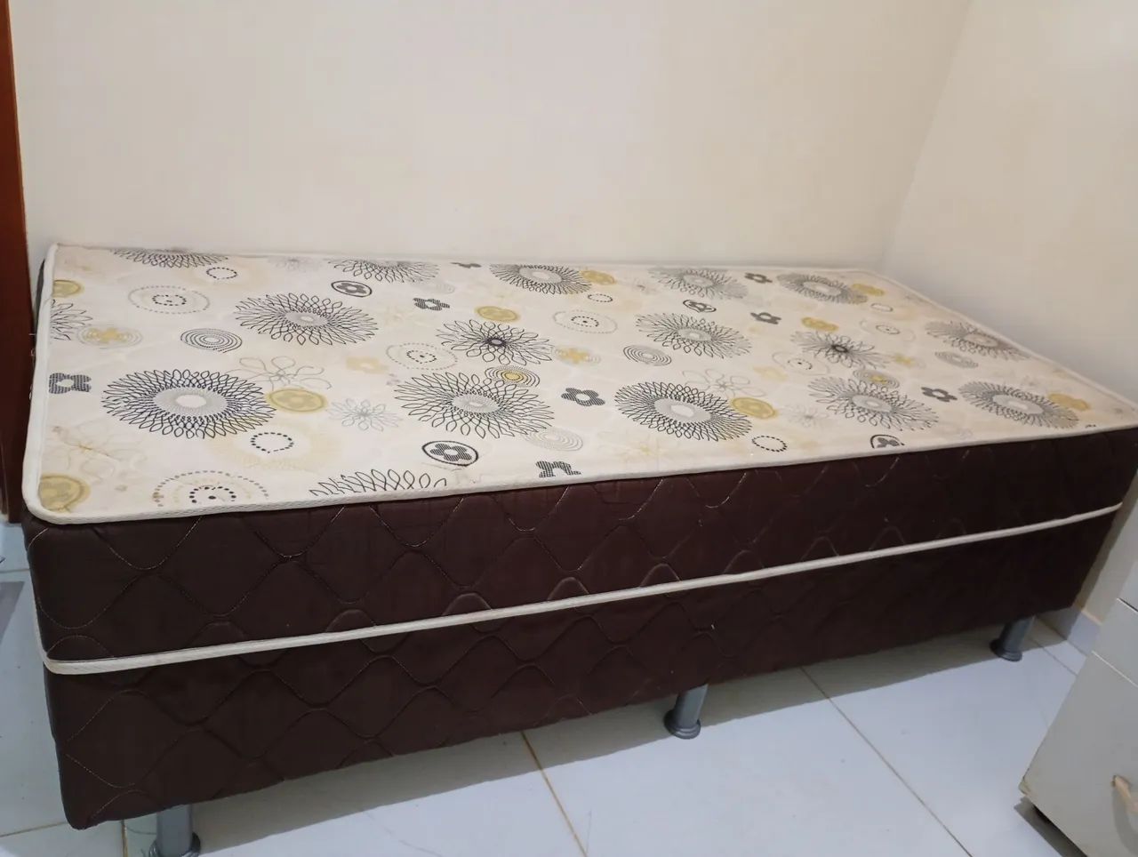 Cama Box de de solteiro 