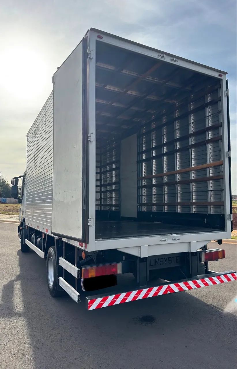 IVECO  9-190 Tector Baú  - Foto 7