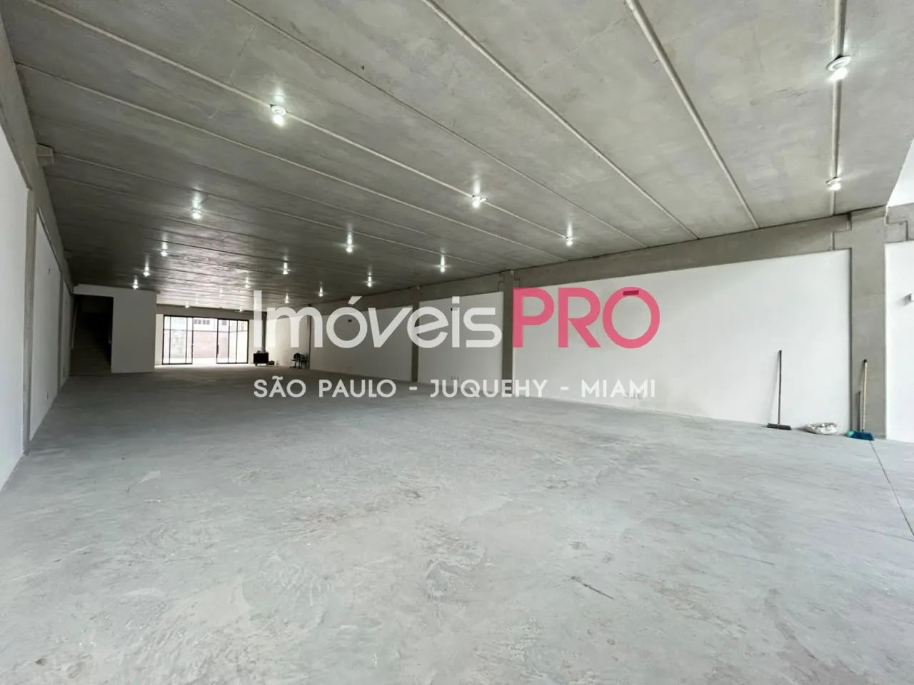 Loja comercial com 750m² e 4 vagas, próximo do metrô e aeroporto. - Foto 4
