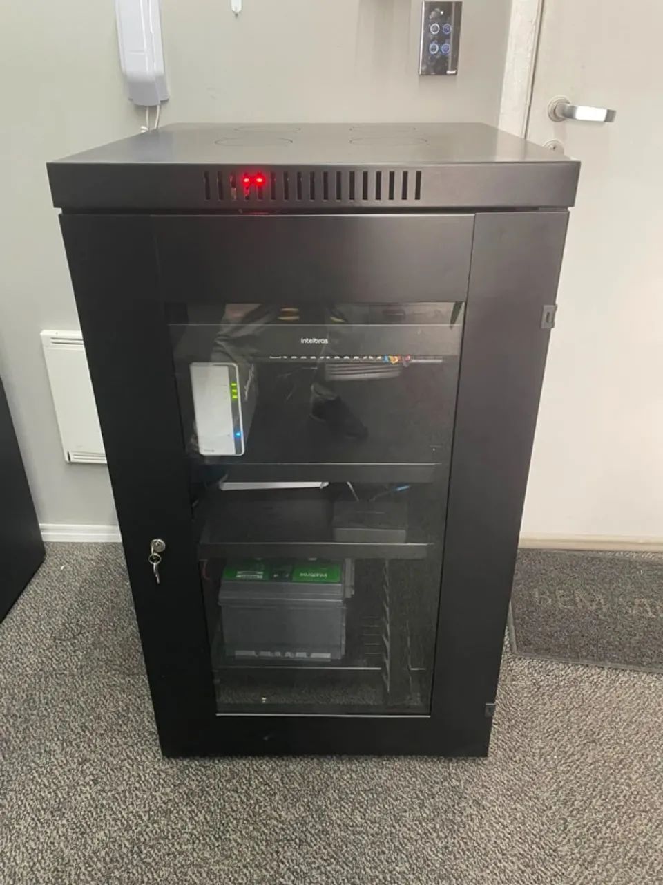 RACK TELECOM PISO 22U X 600MM