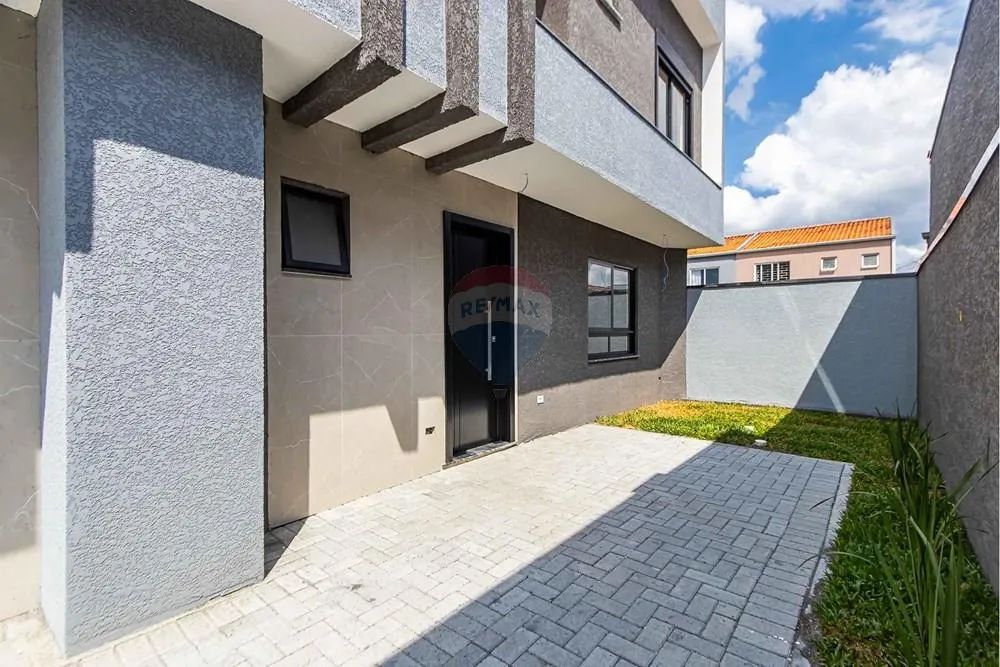 Sobrado Tríplex 3 quartos com Terraço. Bairro Uberaba. Curitiba- PR