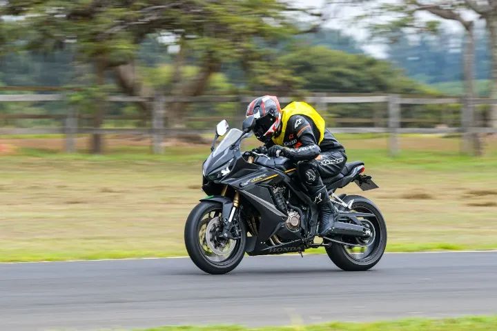 Honda CBR 650R 2022 - Foto 2