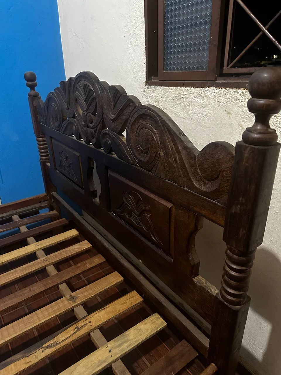 Cama de casal em sucupira