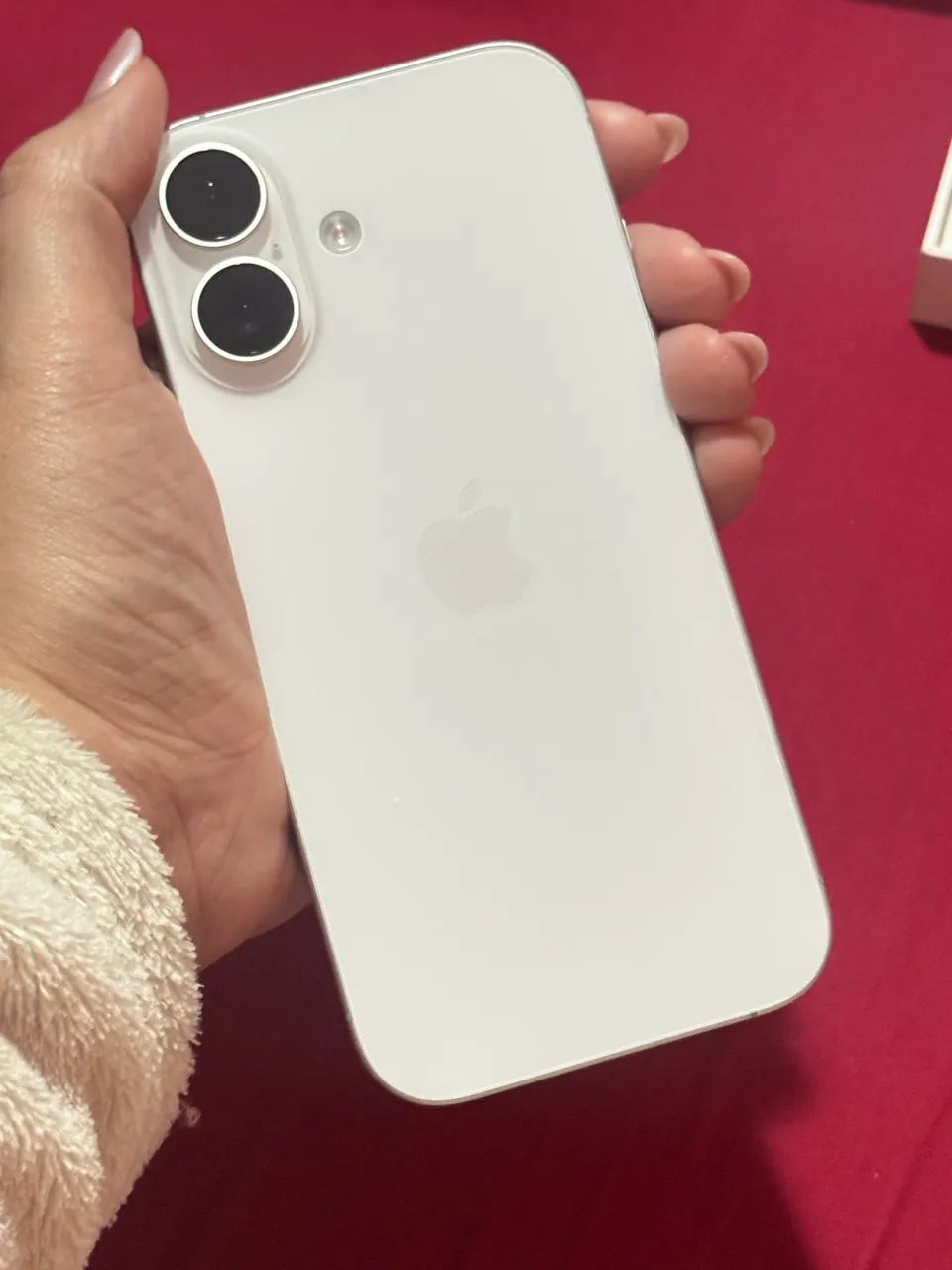 iPhone 17 branco ainda na garantia 