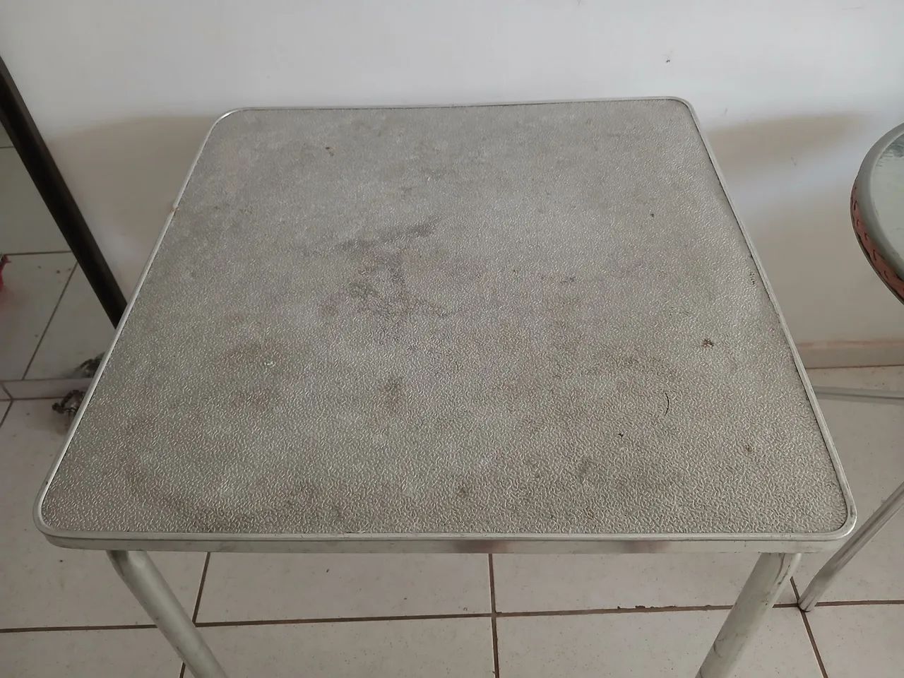 Mesa de metal 