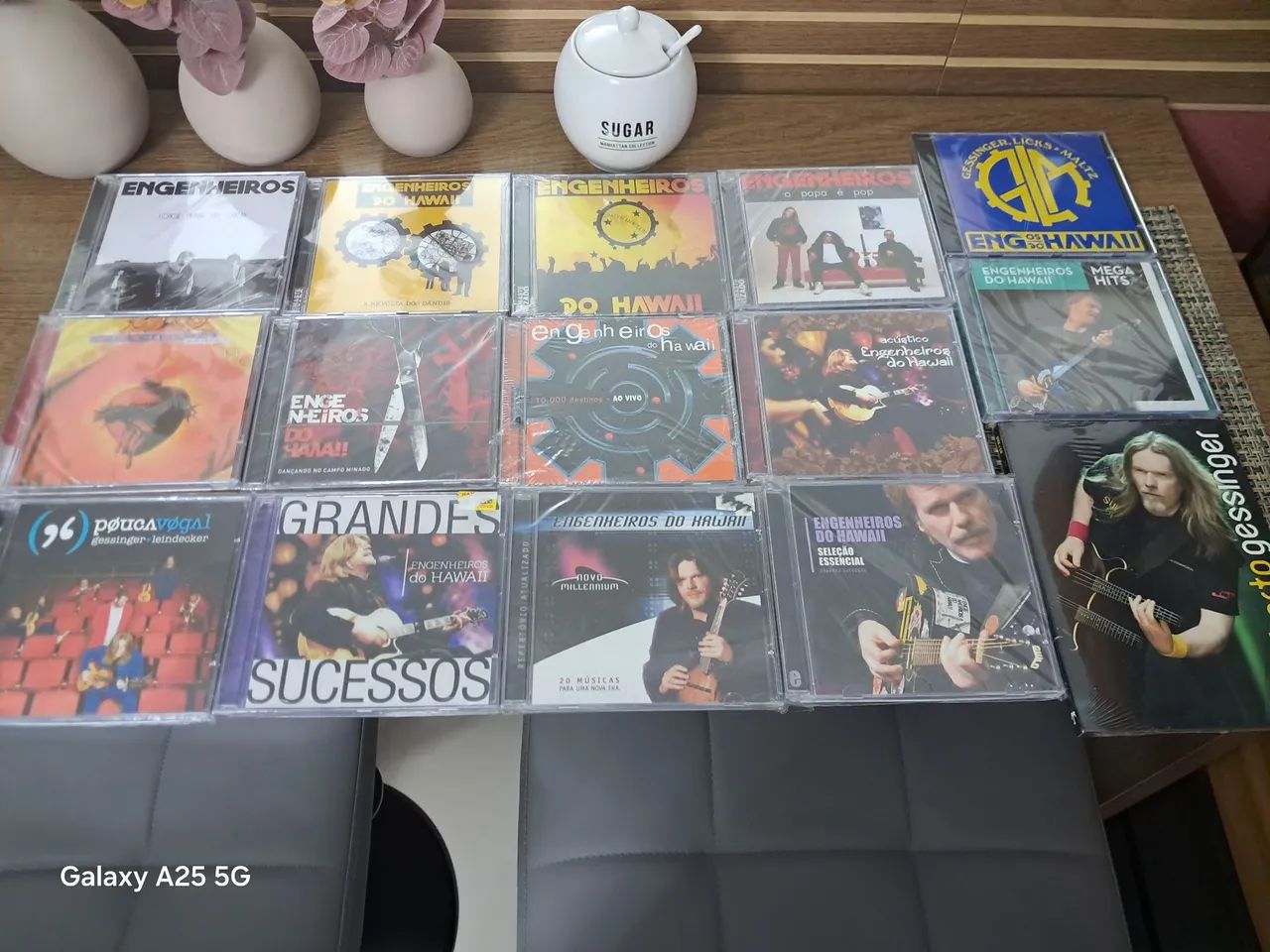 14 cds dos engenheiros  novos e lacrados  e um DVD novo e lacrados do Humberto gessinger 