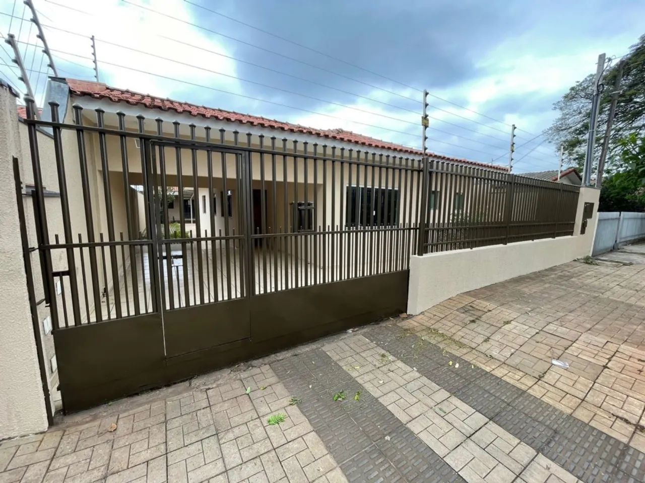 Casa para alugar em Maringá no Parque Residencial Eldorado com 3 quartos, edícula com 2 su