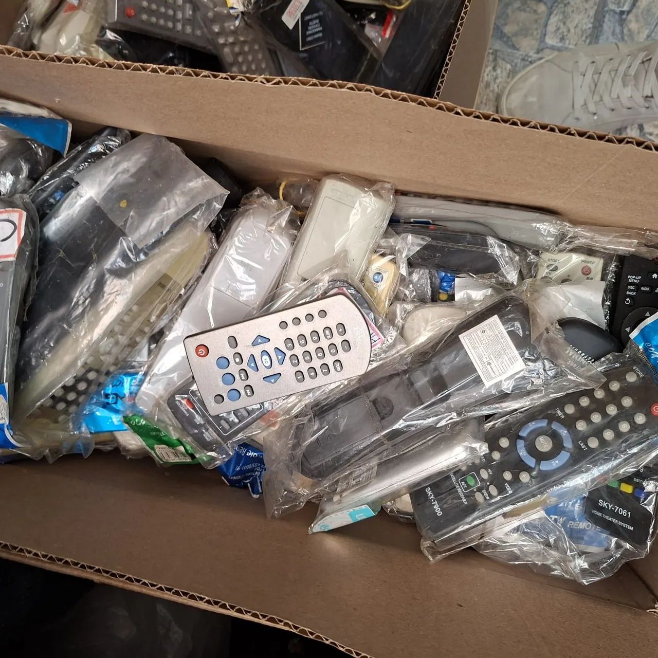 Mais de 1.000 controles para TVs  - Foto 5