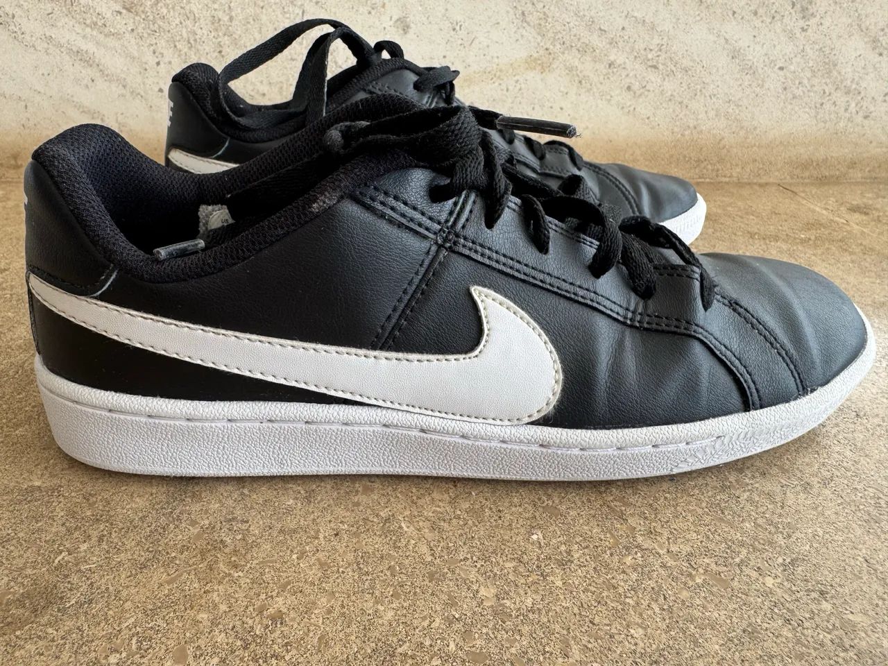 Nike Court Royale  