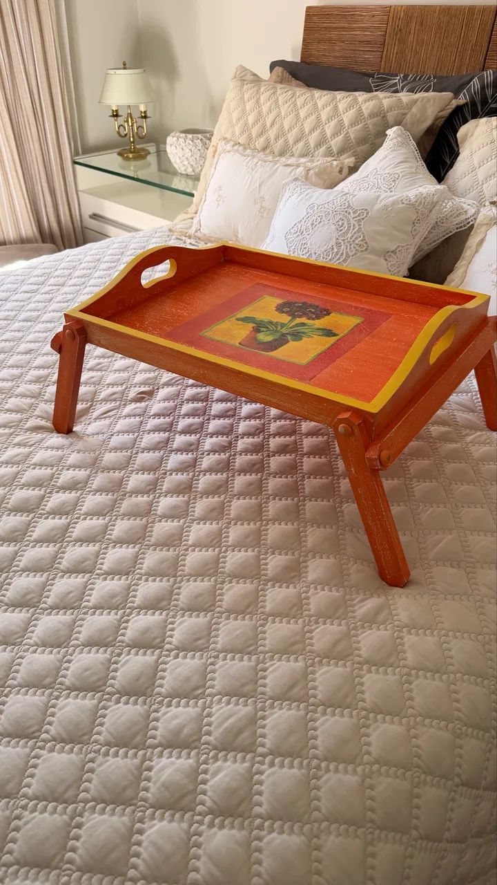 Bandeja de Cama com Alças de Madeira com pintura craquelada - Foto 3
