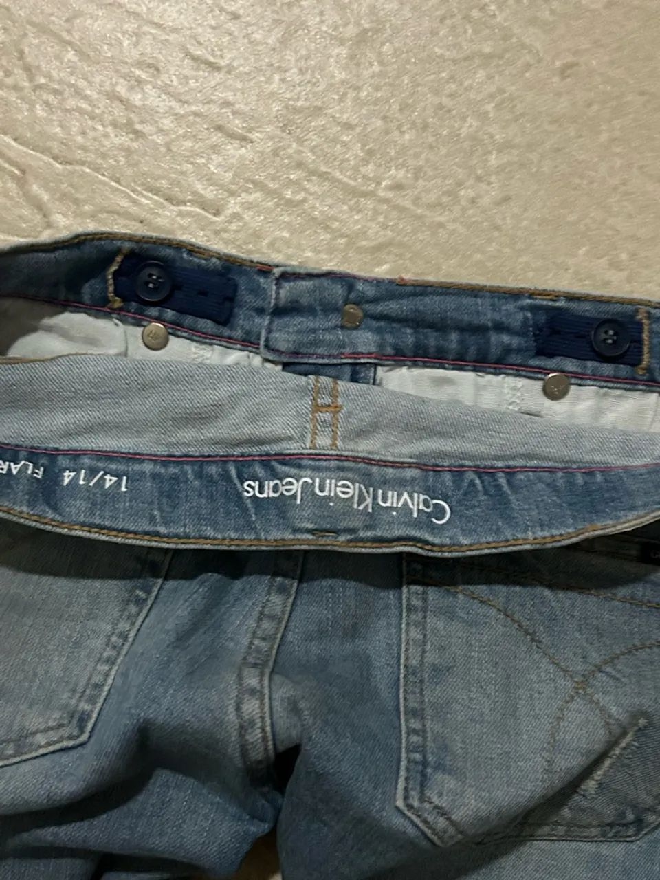 calça jeans flare calvin klein  - Foto 3