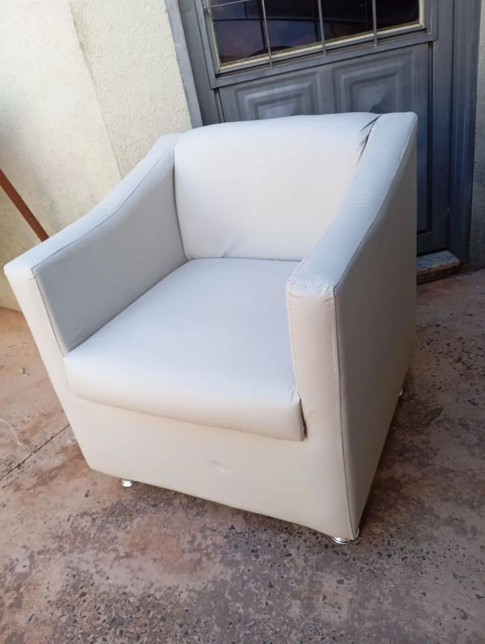 Poltrona tilla de courino nova - entrega gratuita 