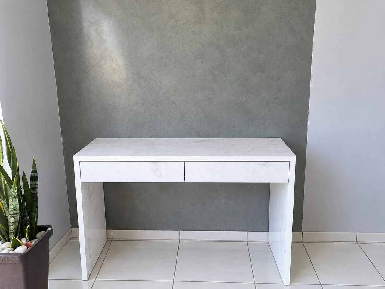 Mesa MDF maciça marmorizada duas gavetas 