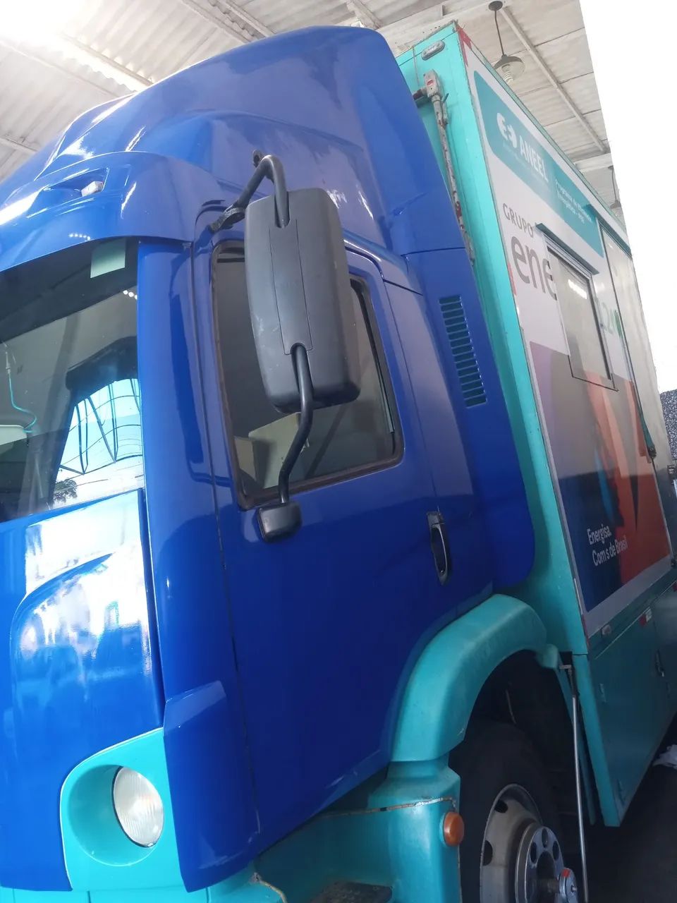 Adesivagem em caminhão, carro,moto,parede - Foto 3