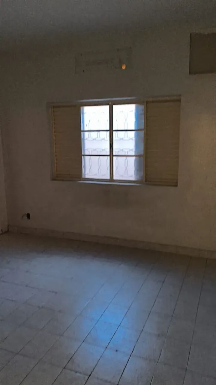 CASA NO CENTRO DE VÁRZEA GRANDE COM 3 QUARTOS PARA LOCAÇÃO. - Foto 2