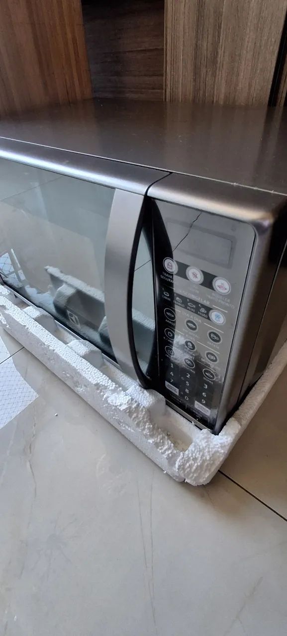 Micro-ondas Electrolux modelo MT30S de 20 Litros