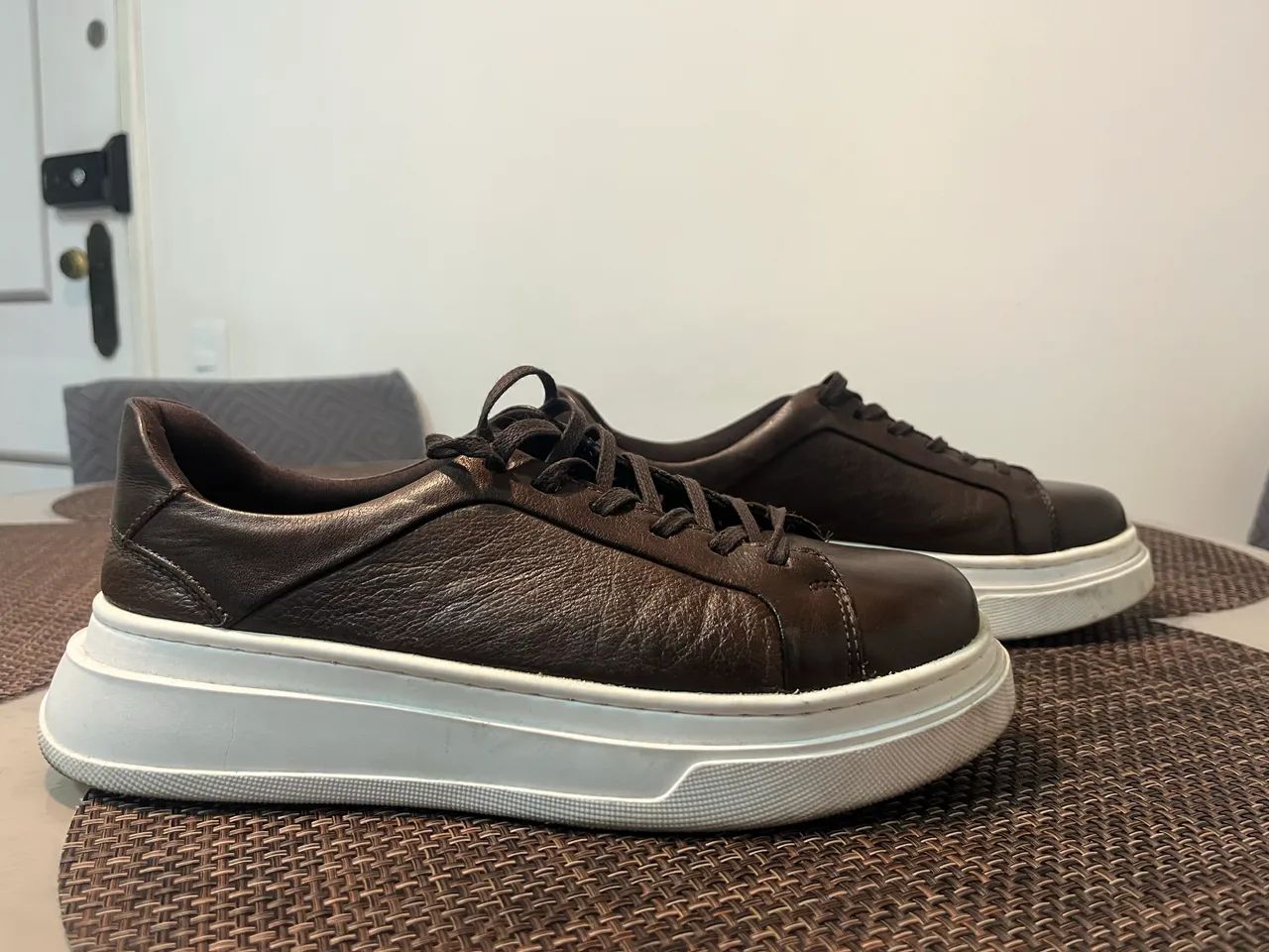 Tênis casual de couro  - Foto 5