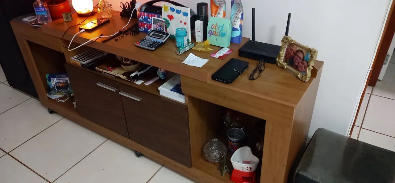 Vendo rack e dois guarda roupas novos