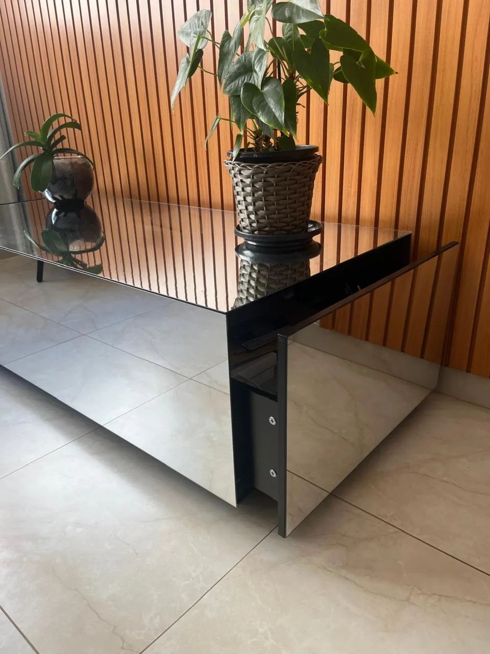 Mesa de centro espelhada com gavetas laterais  - Foto 3